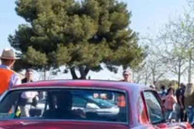 Rassemblement de véhicules anciens et de prestige