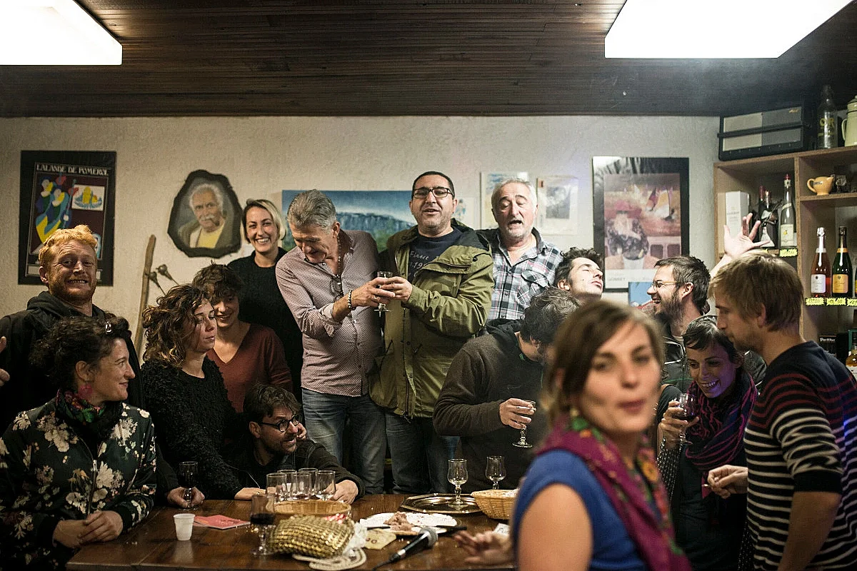 JE ME SUIS REFUGIEE LA LA LA