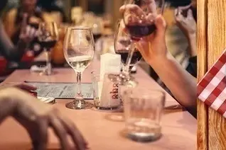 Déjeuner avec un volontaire dans le restaurant de son choix : 
