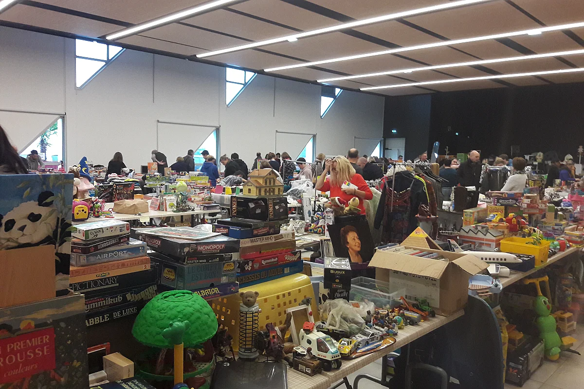 Bourse aux loisirs, jouets et vide dressing