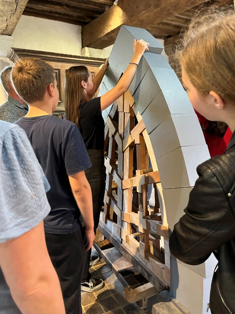 Art de bâtir - atelier taille de pierre à l'abbaye de La Lucerne