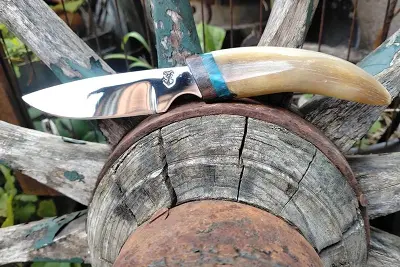 De la forge à la main :découverte du métier de coutelier