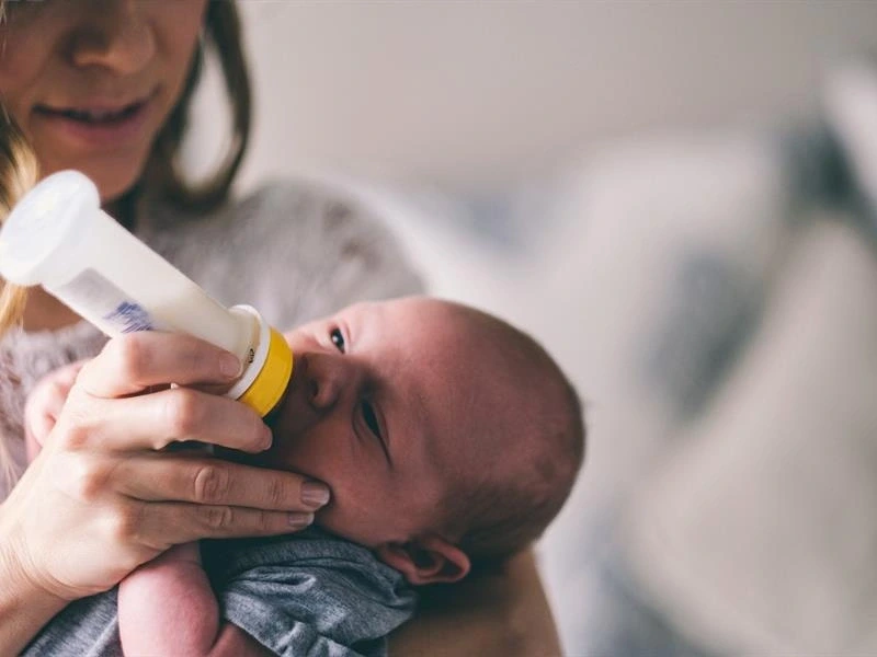 Nourrir son bébé de lait et d’histoires