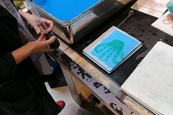 Atelier de Pratique Artistique Papiers colorés