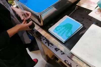 Atelier de Pratique Artistique Papiers colorés