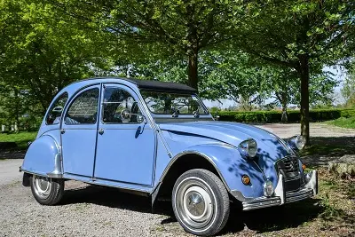 Rassemblement de véhicules anciens et de prestige