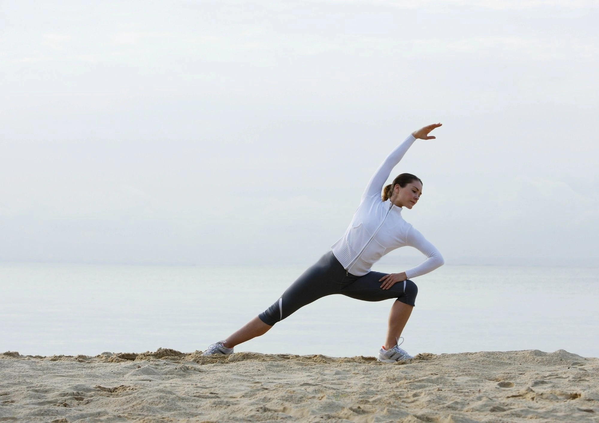 Séance de streching sur la plage