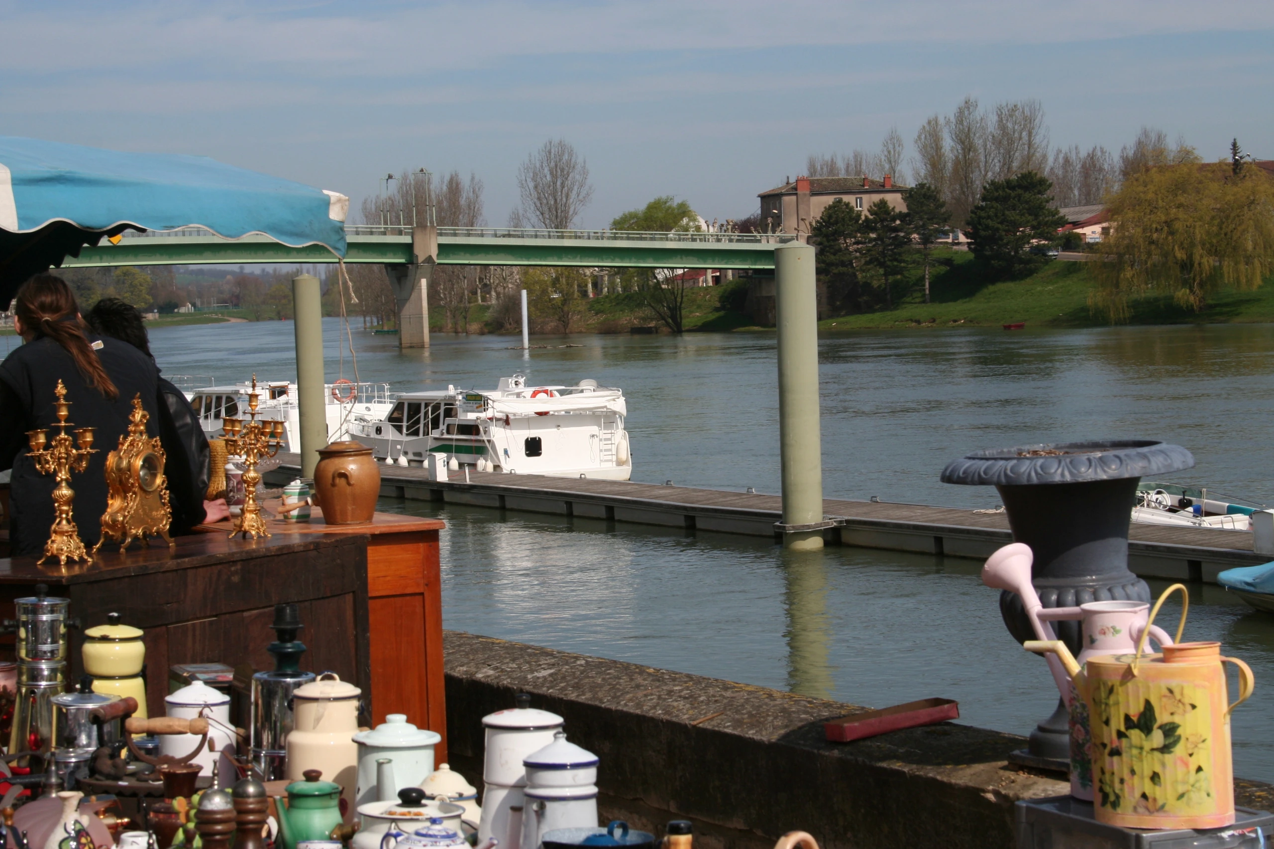 Puces des Quais