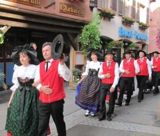 Déambulation : musiques et danses folkloriques alsaciennes