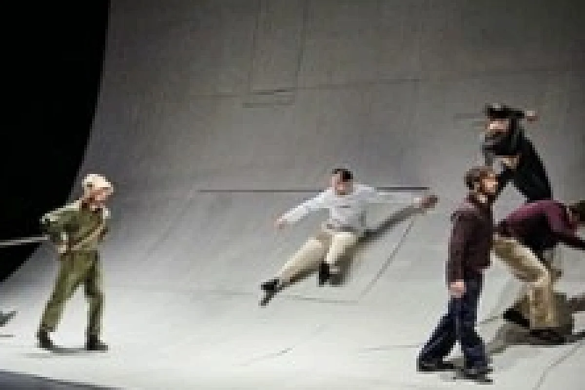 Immaqaa, Ici Peut-être - Mathurin Bolze - Théâtre du Rond-Point, Paris