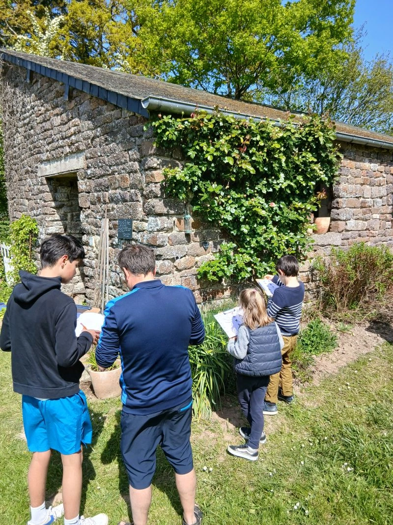 Deviens le gardien des oiseaux de l'Abbaye de La Lucerne