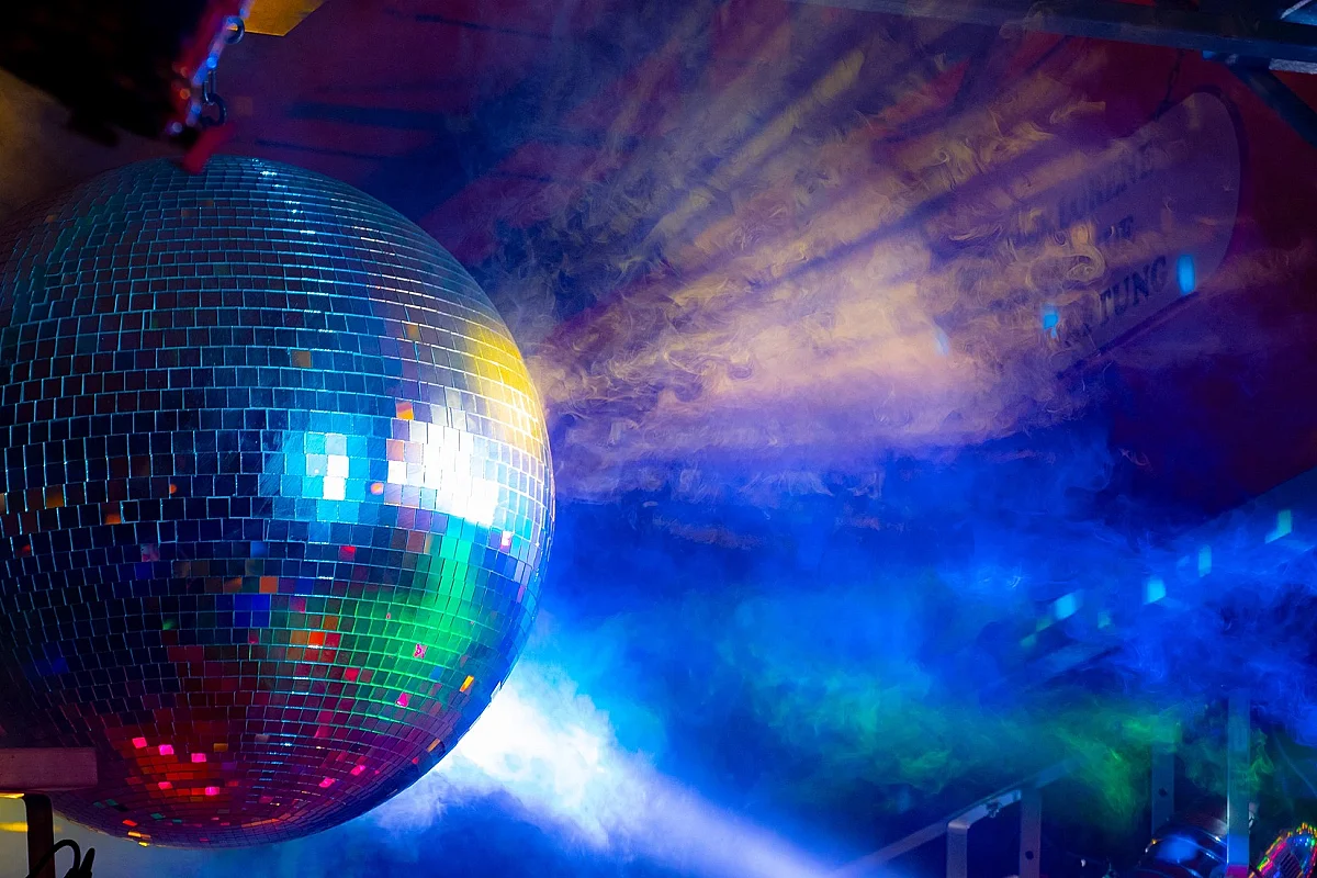 SOIRÉE EN DISCOTHÈQUE