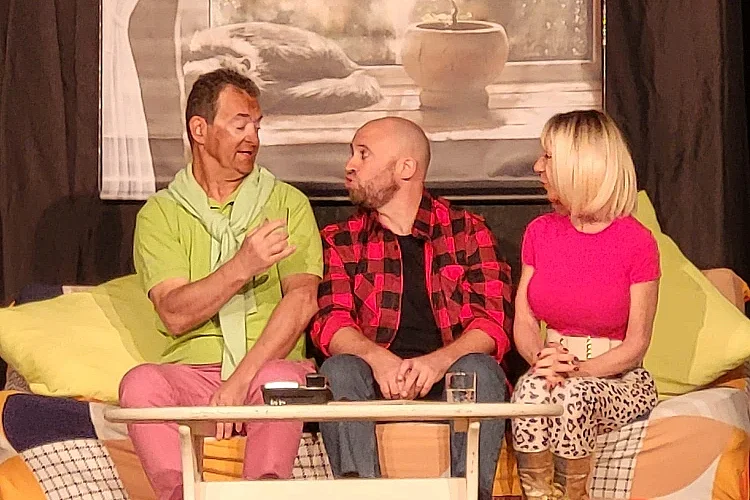 Théâtre amateur J'aime beaucoup ce que vous faites