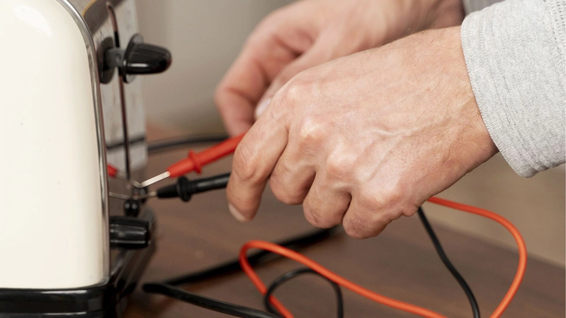 Seconde vie : Atelier de réparation électrique/électronique