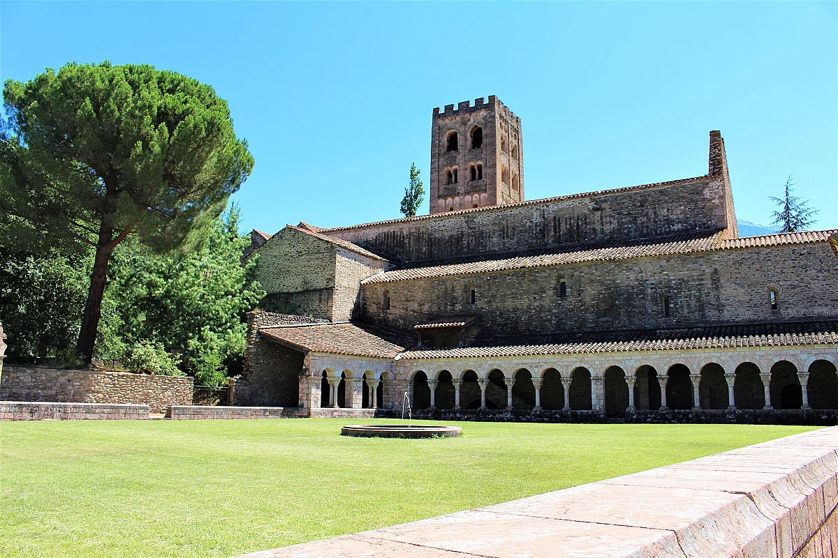 LES BALADES DU CONFLENT : "VISITE DE L'ABBAYE DE SAINT-MICHEL-DE-CUXA"