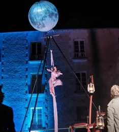 Spectacle nocturne : jusqu'à la lune