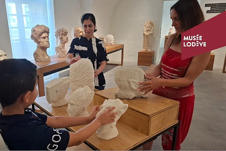 VISITE MULTISENSORIELLE : LA SCULPTURE AU BOUT DES DOIGTS