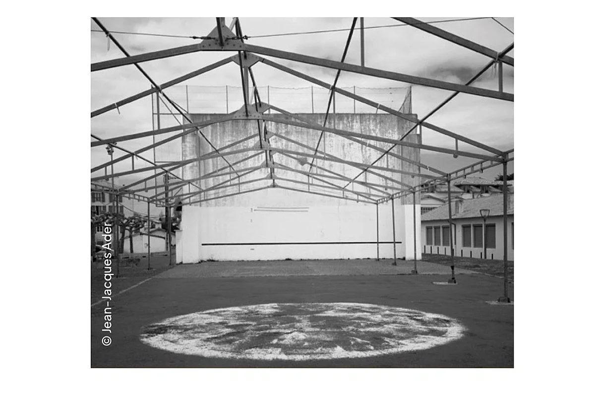Visite exposition: Les frontons : témoins d’une mémoire collective / Pilota plazak: memorio kolektiboaren lekukoak