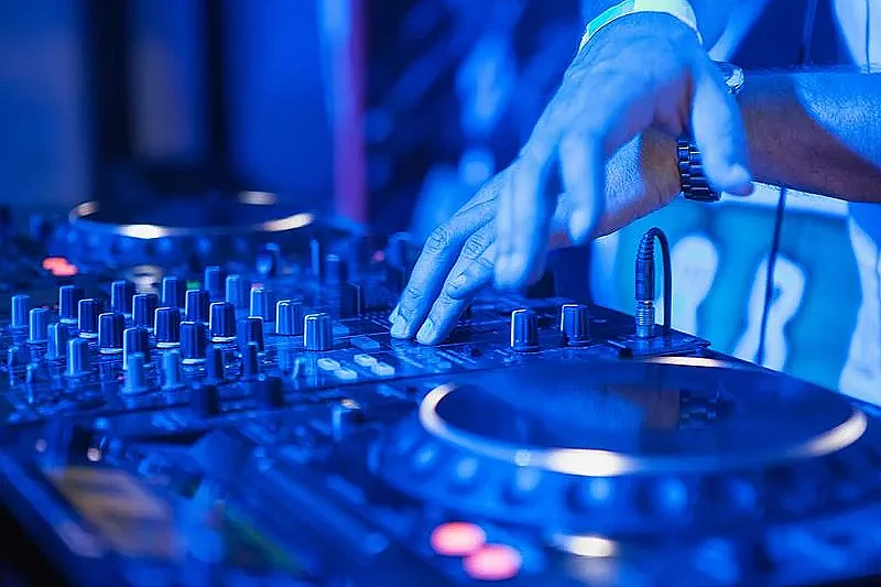 Electro Ice Night & DJ