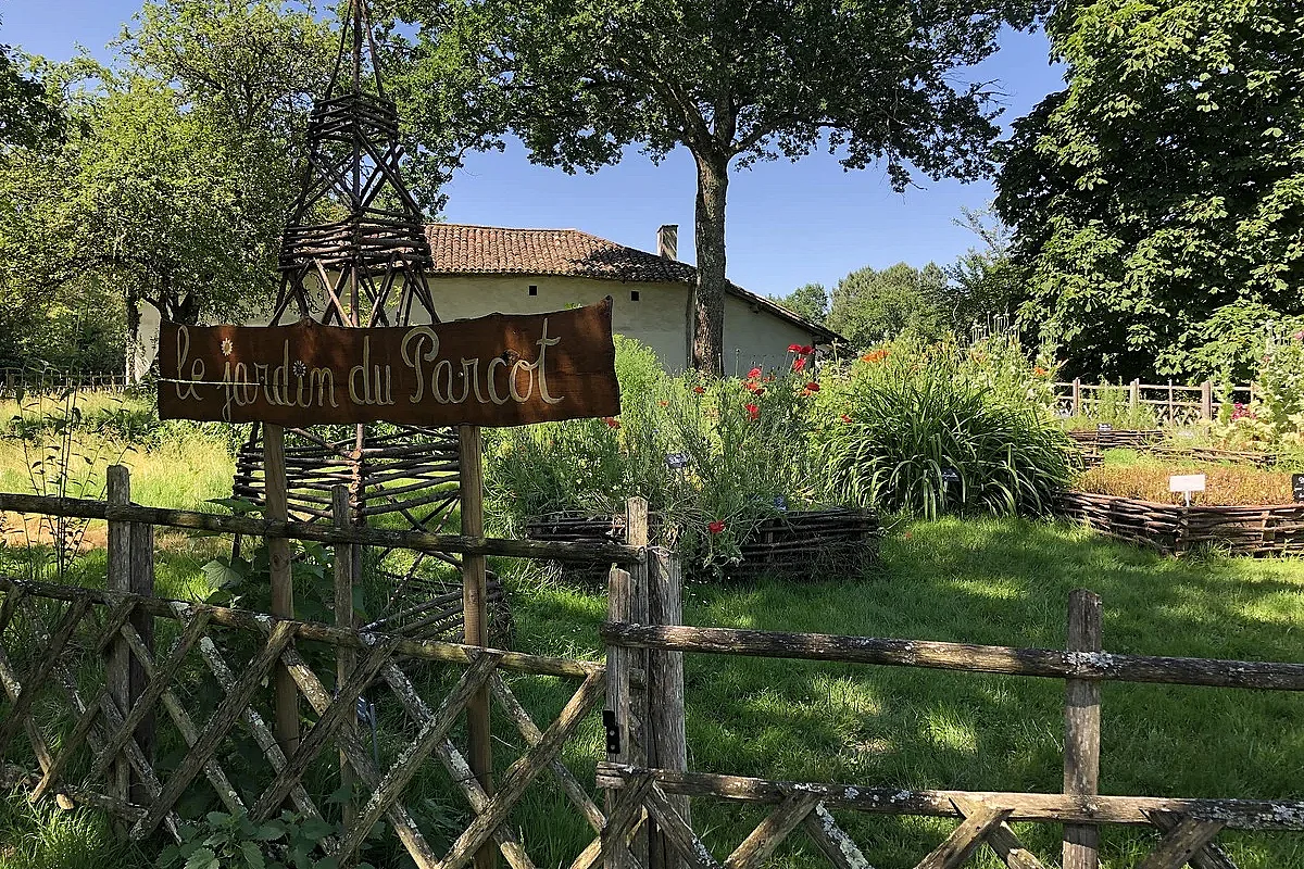 Chantier participatif : jardinage et plantation du jardin pédagogique