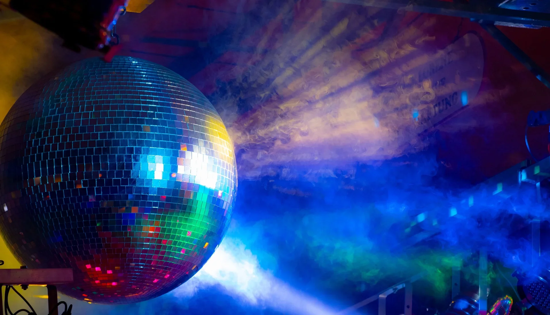 SOIRÉE EN DISCOTHÈQUE [REPORTÉ]